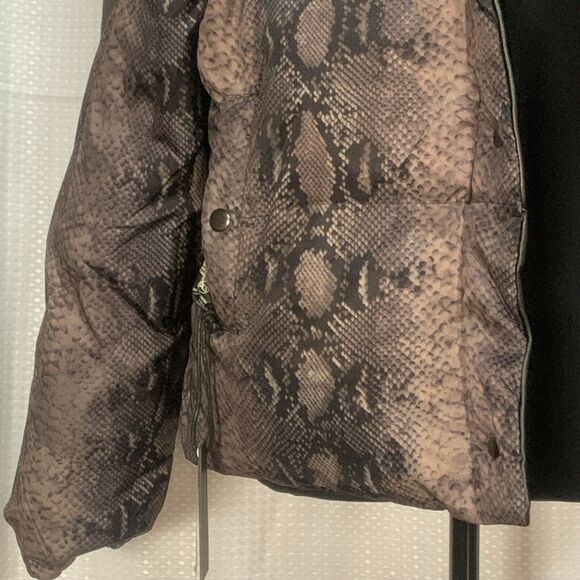 BLANK NYC Reversible Bomber JACKET - Size XS - Black Camo / Solid‎ Black - Picture 9 of 13